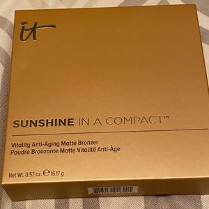 It Cosmetics bronzer